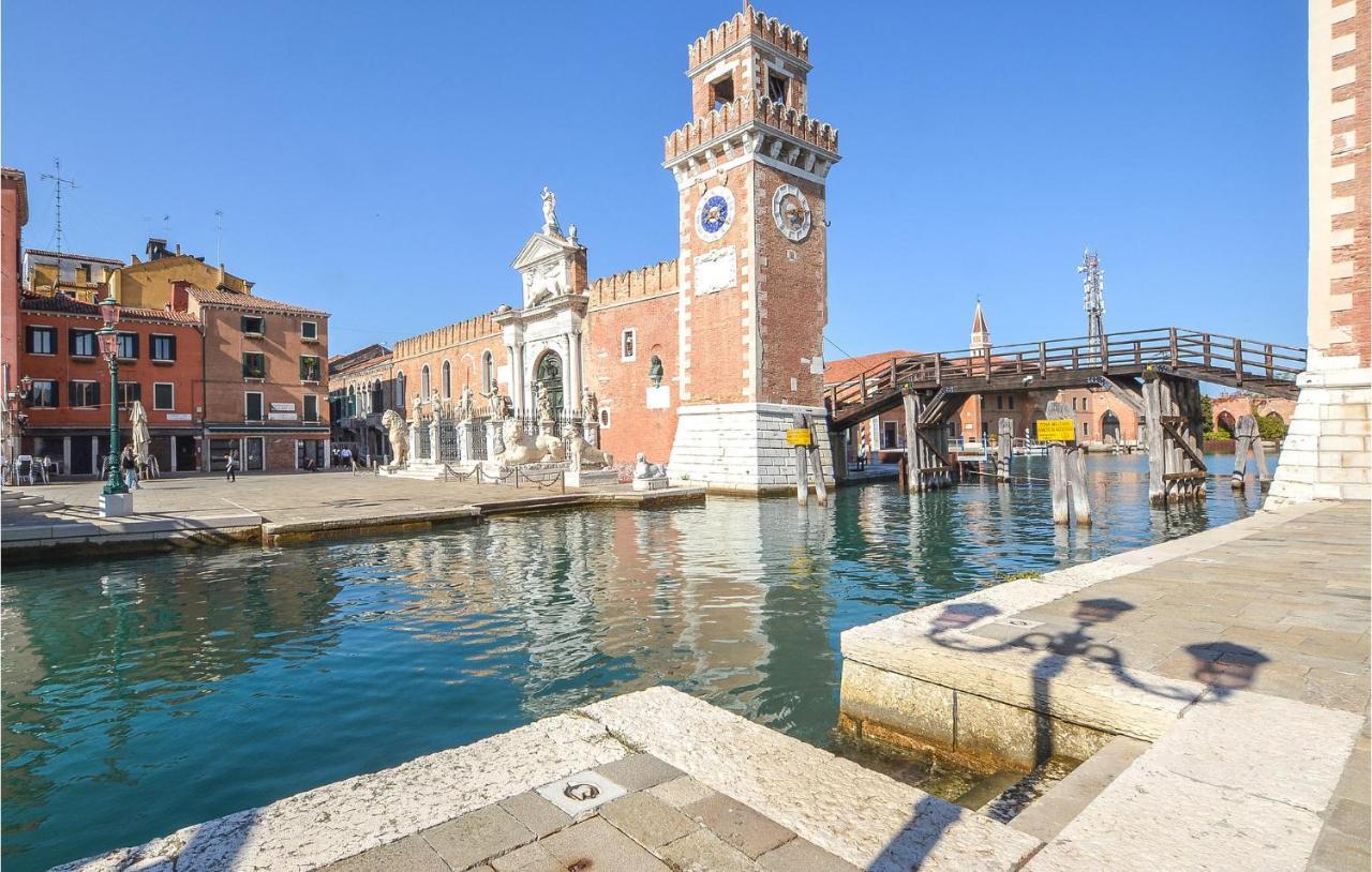 Nice Apartment In Venezia With Kitchen Bagian luar foto